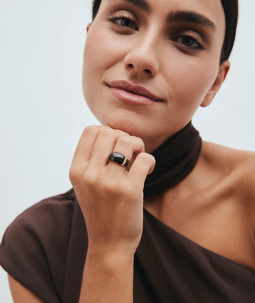 Anillo pinkie Intervalo con Esmaltes marrón
