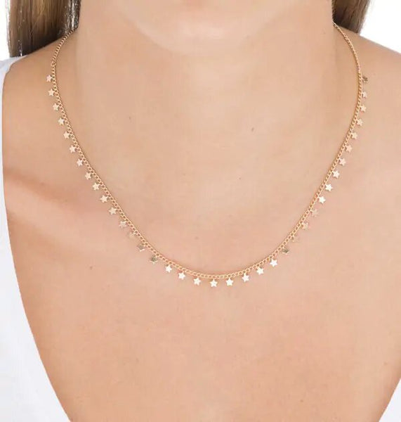 Collar acabado en Oro 18 Kt estrellas colgantes