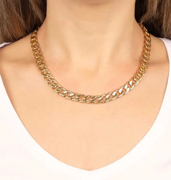 Collar acabado en Oro 18 Kt eslabones anchos planos