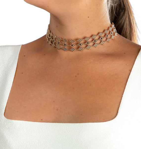 Choker triple acabado Oro 18kt Rombos Circonitas Marrón